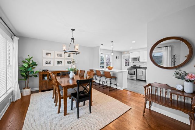 914 N Kennicott Avenue, Arlington Heights, IL 60004