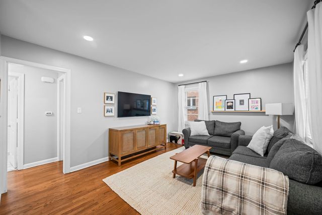 914 N Kennicott Avenue, Arlington Heights, IL 60004