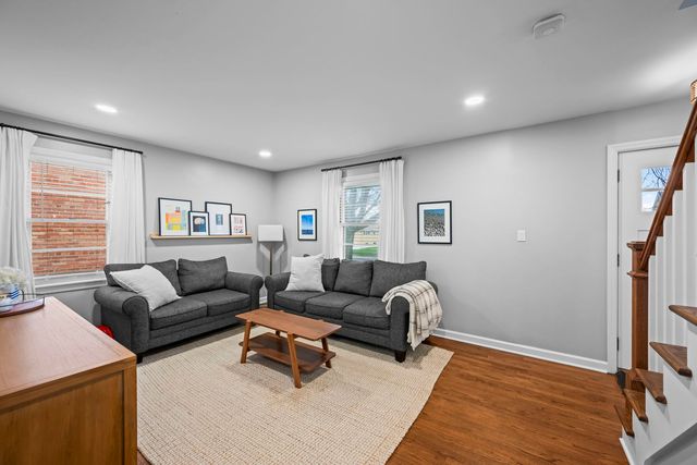 914 N Kennicott Avenue, Arlington Heights, IL 60004