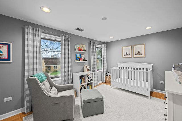 914 N Kennicott Avenue, Arlington Heights, IL 60004