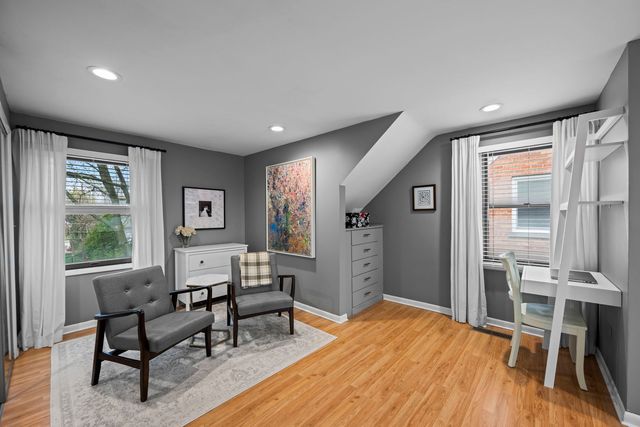 914 N Kennicott Avenue, Arlington Heights, IL 60004