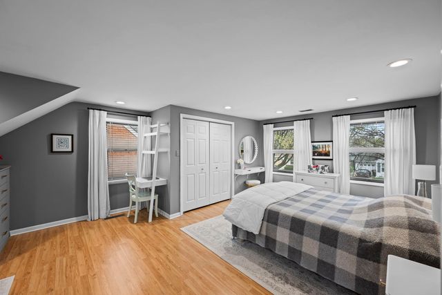 914 N Kennicott Avenue, Arlington Heights, IL 60004