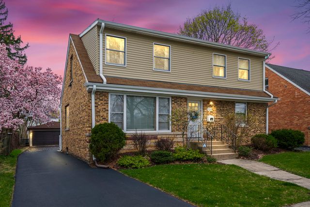 914 N Kennicott Avenue, Arlington Heights, IL 60004