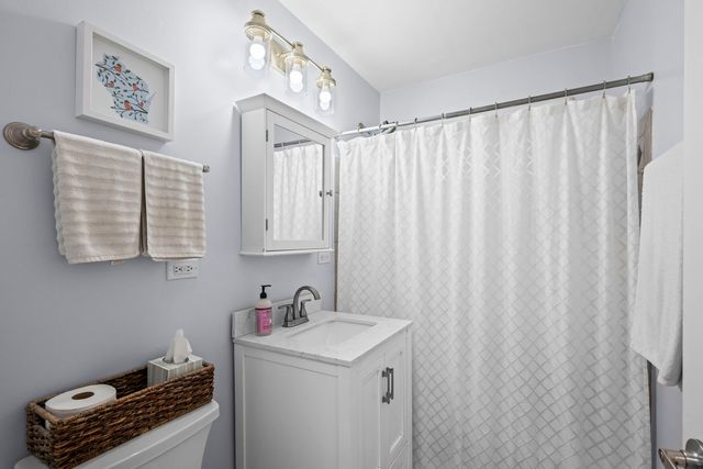 914 N Kennicott Avenue, Arlington Heights, IL 60004