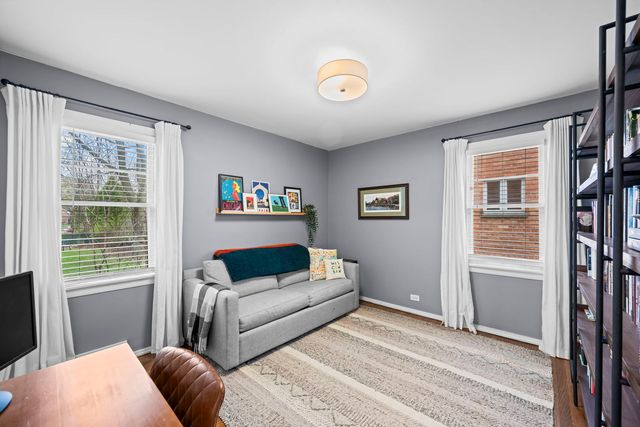 914 N Kennicott Avenue, Arlington Heights, IL 60004