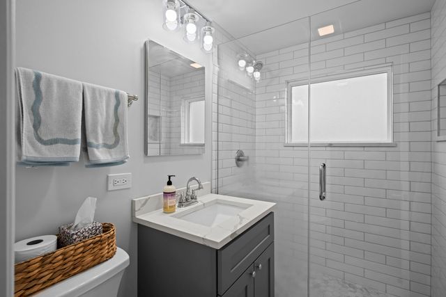 914 N Kennicott Avenue, Arlington Heights, IL 60004