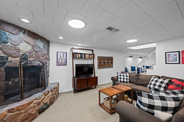 914 N Kennicott Avenue, Arlington Heights, IL 60004