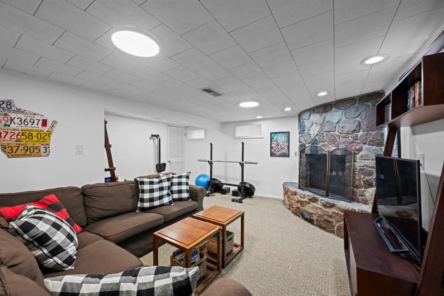 914 N Kennicott Avenue, Arlington Heights, IL 60004