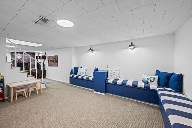 914 N Kennicott Avenue, Arlington Heights, IL 60004