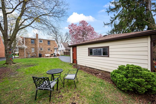 914 N Kennicott Avenue, Arlington Heights, IL 60004