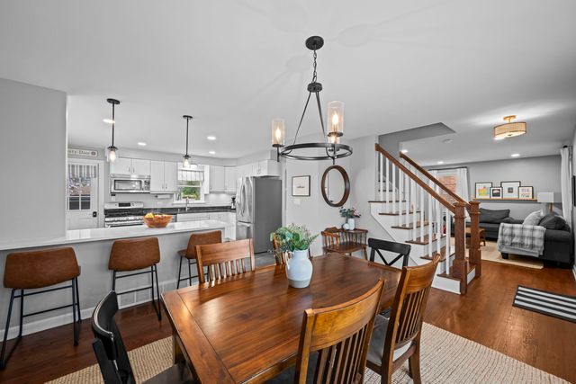 914 N Kennicott Avenue, Arlington Heights, IL 60004