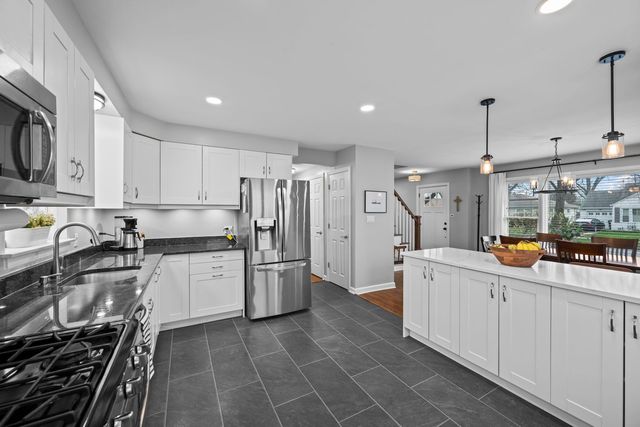 914 N Kennicott Avenue, Arlington Heights, IL 60004