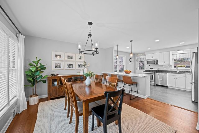 914 N Kennicott Avenue, Arlington Heights, IL 60004