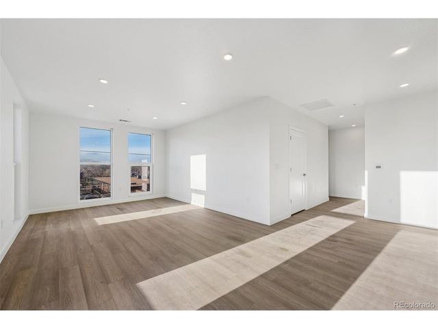 639 29th St 400, Denver, CO 80205