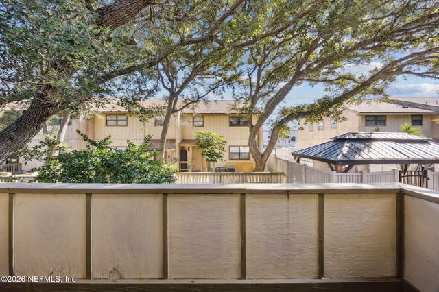 3165 1ST Avenue 15, Fernandina Beach, FL 32034