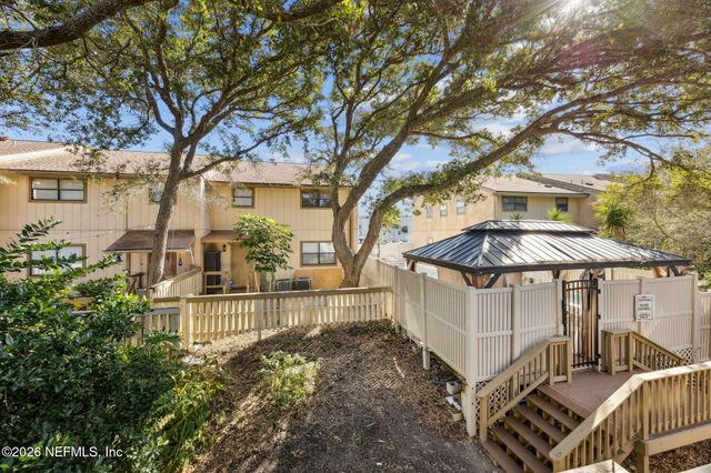3165 1ST Avenue 15, Fernandina Beach, FL 32034