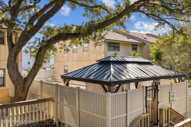 3165 1ST Avenue 15, Fernandina Beach, FL 32034