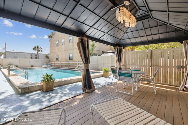 3165 1ST Avenue 15, Fernandina Beach, FL 32034