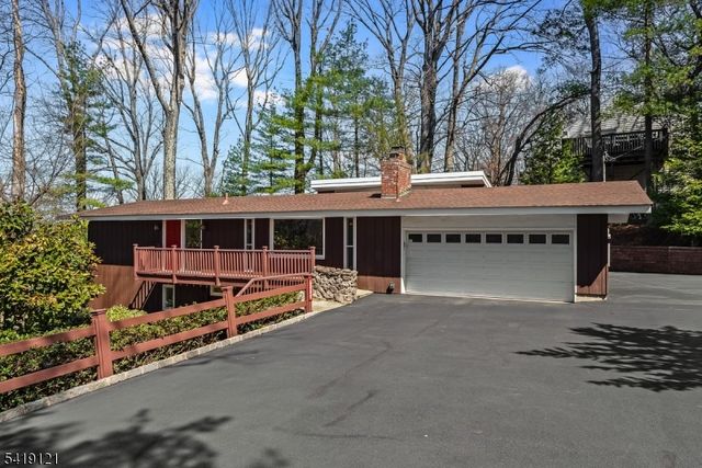 1044 Summit Ln, Mountainside Boro, NJ 07092