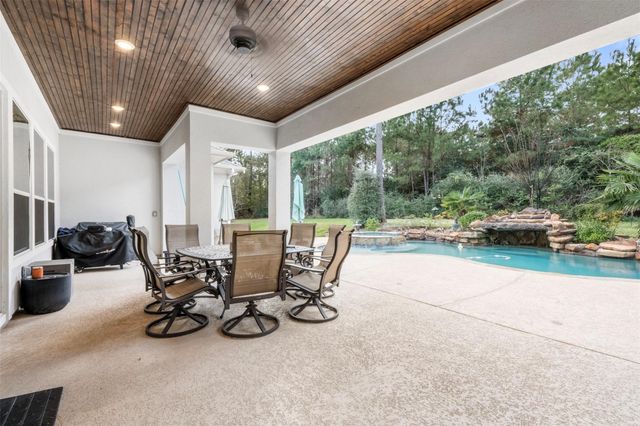 26214 Crown Court, Montgomery, TX 77316