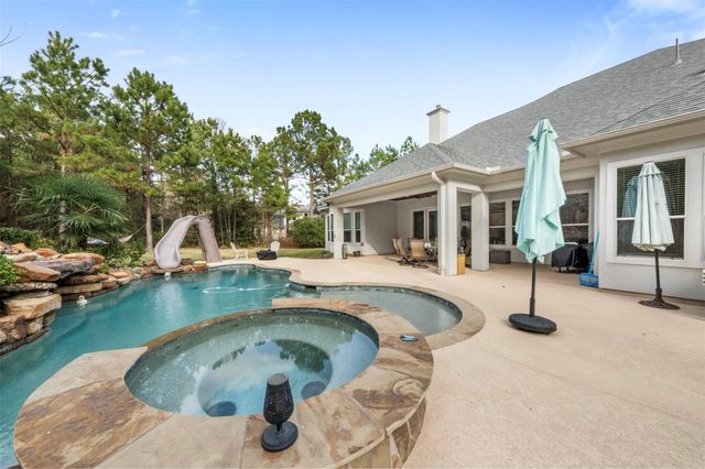 26214 Crown Court, Montgomery, TX 77316