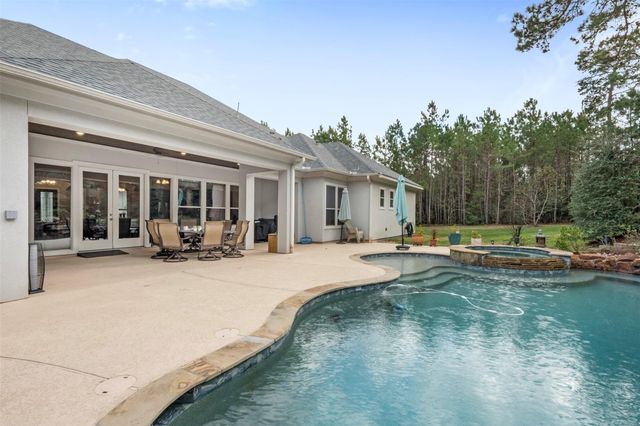 26214 Crown Court, Montgomery, TX 77316