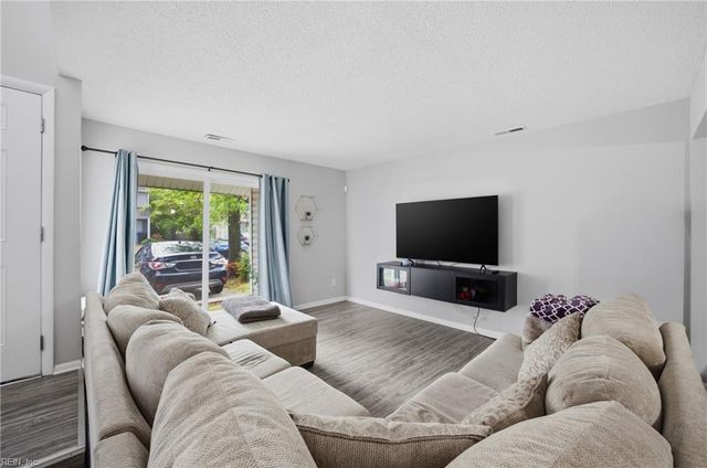 3817 Chimney Creek DR, Virginia Beach, VA 23462