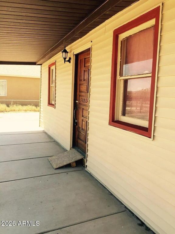 Image 4 of property listing at 1636 S 28TH Drive, Phoenix, AZ 85009