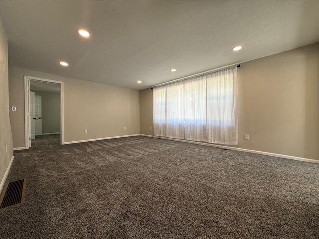 121 W 2ND Street, Waterford, PA 16441