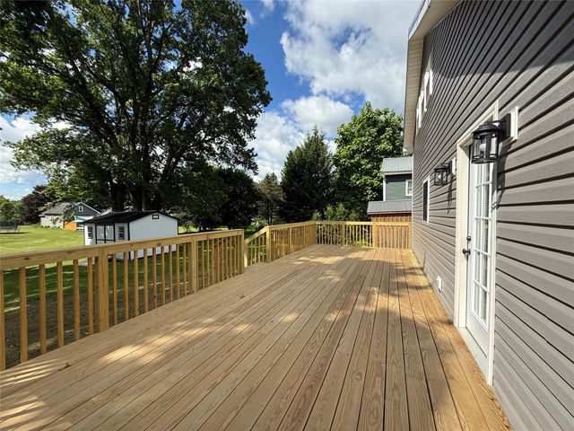 121 W 2ND Street, Waterford, PA 16441