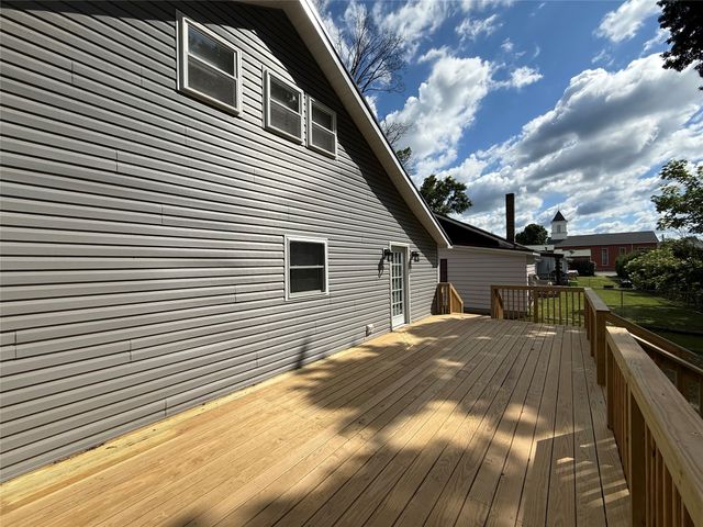 121 W 2ND Street, Waterford, PA 16441