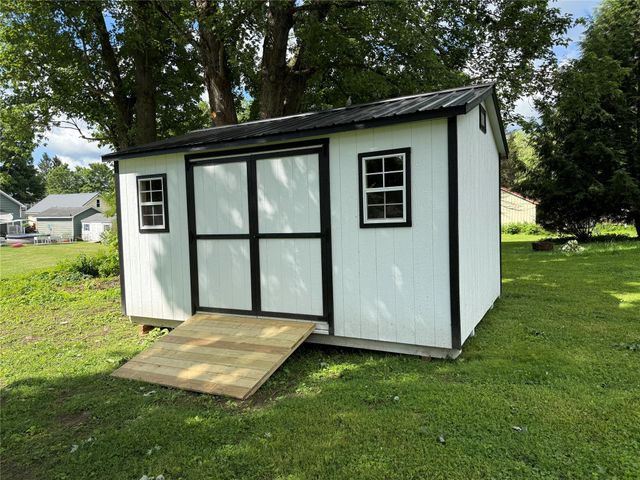 121 W 2ND Street, Waterford, PA 16441