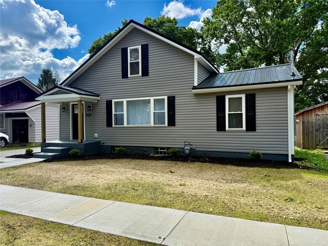 121 W 2ND Street, Waterford, PA 16441