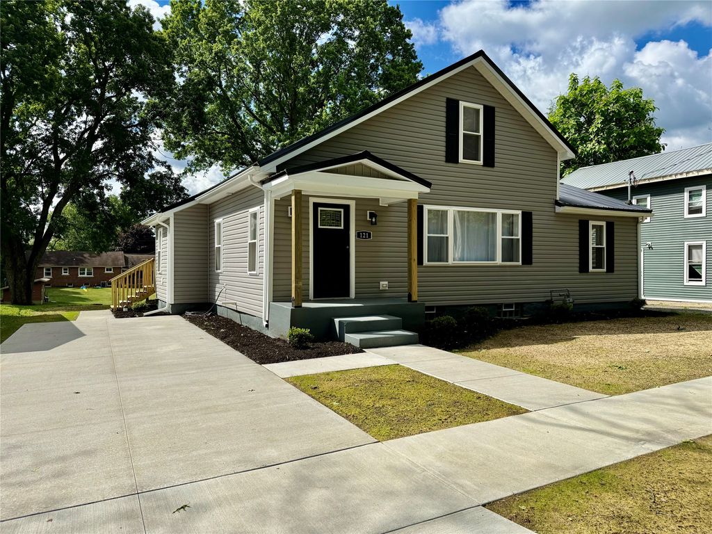121 W 2ND Street, Waterford, PA 16441
