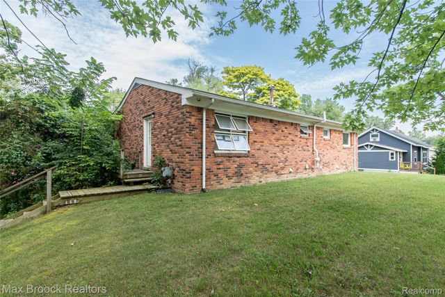 465 Robert Court, Auburn Hills, MI 48326