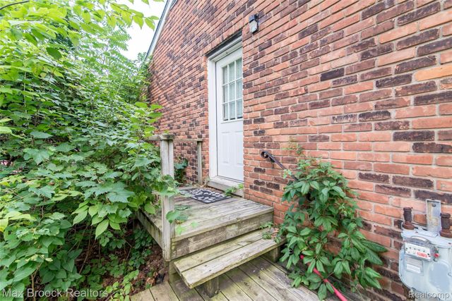 465 Robert Court, Auburn Hills, MI 48326