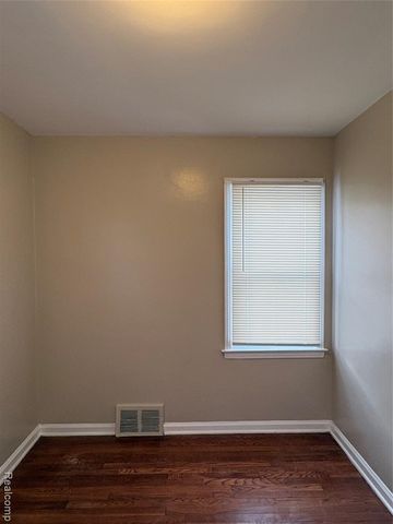 21242 Beechwood Avenue, Eastpointe, MI 48021