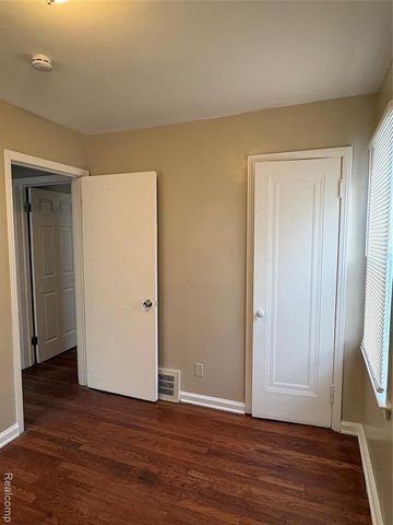 21242 Beechwood Avenue, Eastpointe, MI 48021