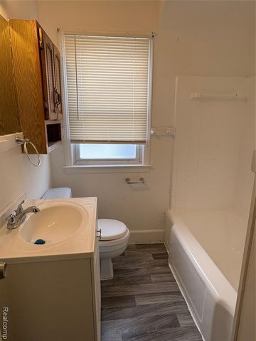 21242 Beechwood Avenue, Eastpointe, MI 48021