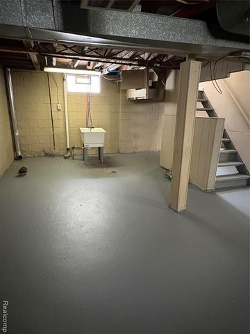 21242 Beechwood Avenue, Eastpointe, MI 48021