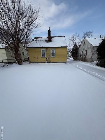 21242 Beechwood Avenue, Eastpointe, MI 48021