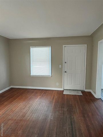 21242 Beechwood Avenue, Eastpointe, MI 48021