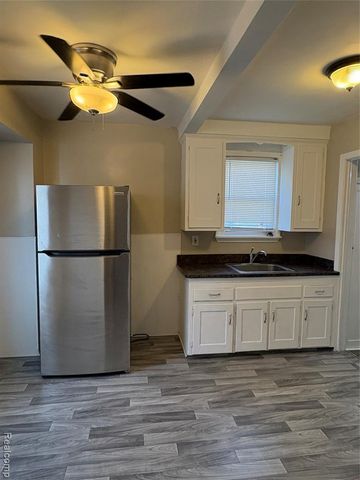 21242 Beechwood Avenue, Eastpointe, MI 48021