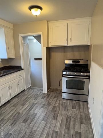 21242 Beechwood Avenue, Eastpointe, MI 48021