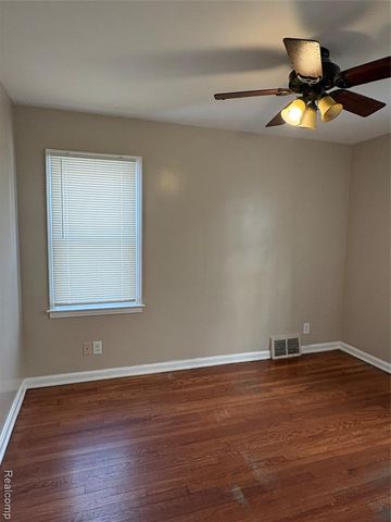 21242 Beechwood Avenue, Eastpointe, MI 48021