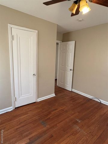 21242 Beechwood Avenue, Eastpointe, MI 48021