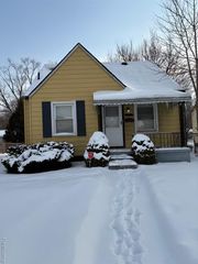 21242 Beechwood Avenue, Eastpointe, MI 48021