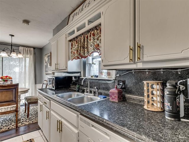 740 W Elder Drive, Mustang, OK 73064
