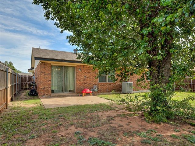 740 W Elder Drive, Mustang, OK 73064