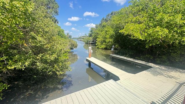 1727 Jimmy Buffett Mem Highway 208, Vero Beach, FL 32963